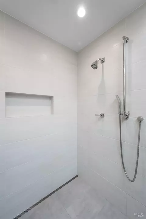 Bath - 33 Wray Ave, Sausalito, CA 94965 photo 2 of 2