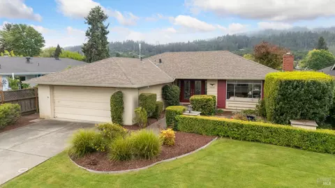 6832 Fairfield Dr, Santa Rosa, CA 95409