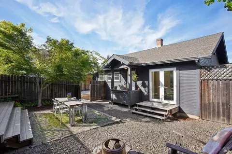 9 Hill Dr, Petaluma, CA 94952