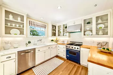 Kitchen - 81 Cazneau Ave, Sausalito, CA 94965 photo 5 of 8