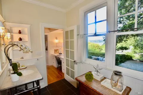 Bath - 81 Cazneau Ave, Sausalito, CA 94965 photo 3 of 6