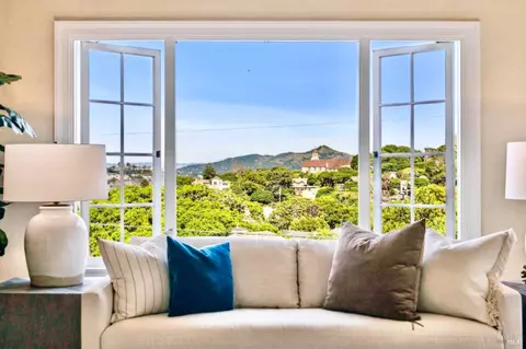 Living - 81 Cazneau Ave, Sausalito, CA 94965 photo 4 of 6
