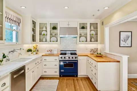Kitchen - 81 Cazneau Ave, Sausalito, CA 94965 photo 6 of 8