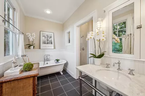 Bath - 81 Cazneau Ave, Sausalito, CA 94965 photo 1 of 6