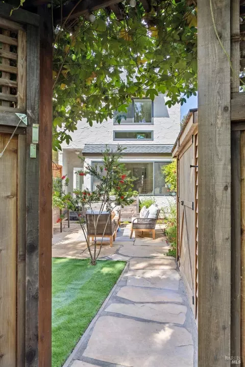 62 Park Ter, Mill Valley, CA 94941