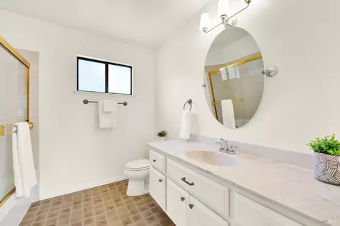 Bath - 1649 Foothill Pl, Fairfield, CA 94534 photo 2 of 2