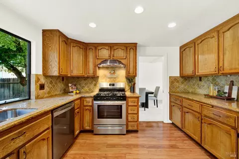 Kitchen - 1649 Foothill Pl, Fairfield, CA 94534 photo 4 of 5