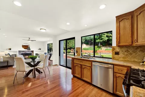 Kitchen - 1649 Foothill Pl, Fairfield, CA 94534 photo 2 of 5