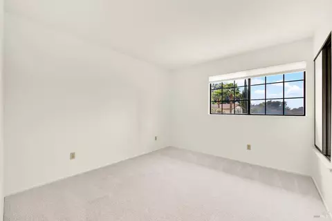 Bedroom - 1649 Foothill Pl, Fairfield, CA 94534 photo 11 of 12