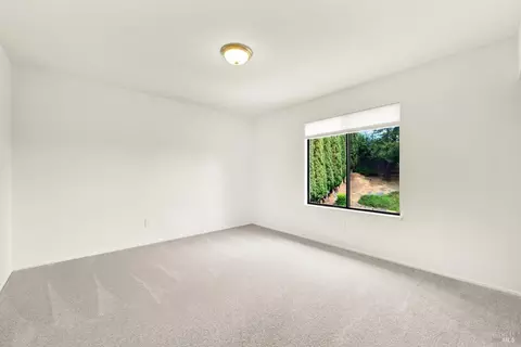 Bedroom - 1649 Foothill Pl, Fairfield, CA 94534 photo 9 of 12