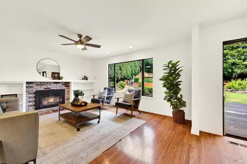 Living - 1649 Foothill Pl, Fairfield, CA 94534 photo 4 of 6