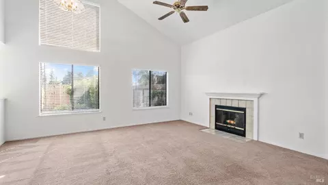 Living - 719 Sage Ct, Vacaville, CA 95687 photo 2 of 5