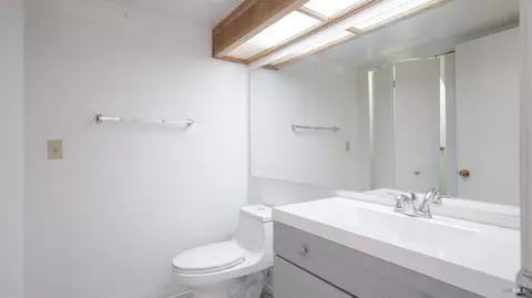 Bath - 719 Sage Ct, Vacaville, CA 95687 photo 1 of 4