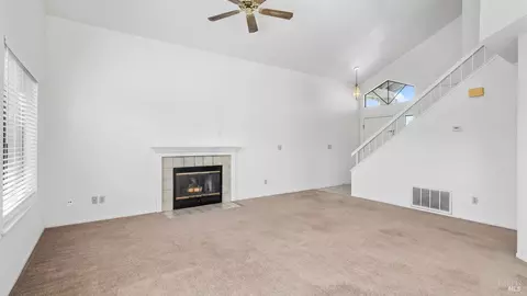 Living - 719 Sage Ct, Vacaville, CA 95687 photo 3 of 5