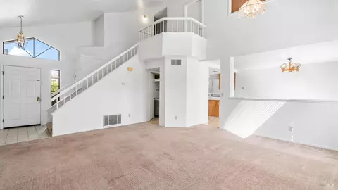 Living - 719 Sage Ct, Vacaville, CA 95687 photo 4 of 5