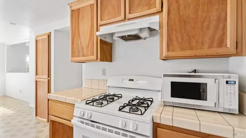 Kitchen - 719 Sage Ct, Vacaville, CA 95687 photo 3 of 4
