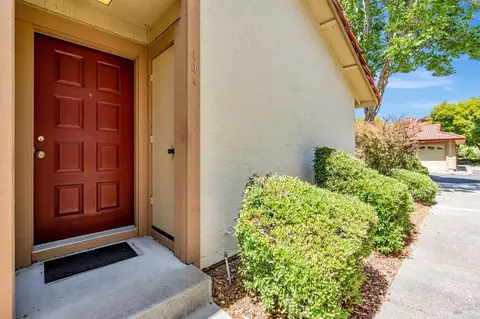 104 Park Place Dr, Petaluma, CA 94954