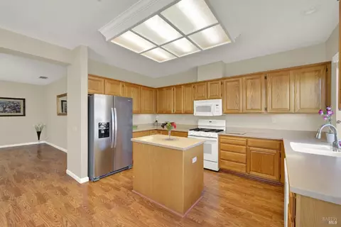 374 Bartlett Ln, Vacaville, CA 95687 photo 5