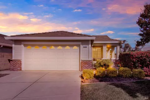 374 Bartlett Ln, Vacaville, CA 95687 photo 2