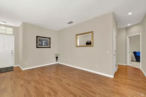 374 Bartlett Ln, Vacaville, CA 95687 photo 15