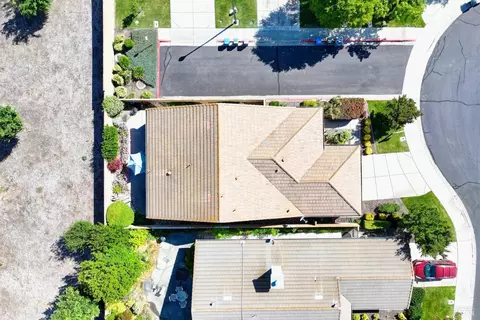 374 Bartlett Ln, Vacaville, CA 95687 photo 3