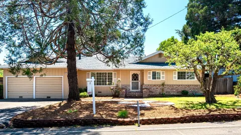6825 Giusti Rd, Forestville, CA 95436