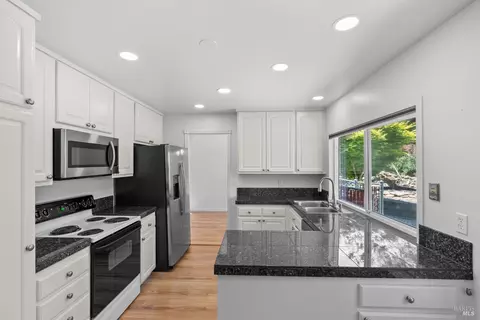 157 Hilltop Dr, Vallejo, CA 94591 photo 9