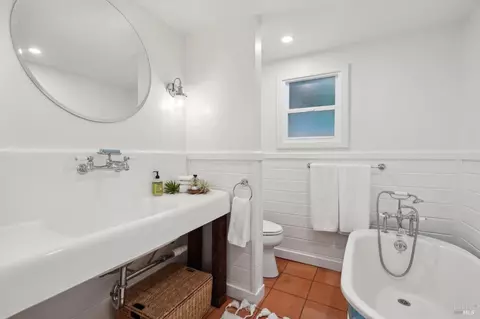 Bath - 7 Upper Ridgeway Ave, Fairfax, CA 94930 photo 2 of 4