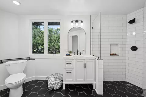 Bath - 7 Upper Ridgeway Ave, Fairfax, CA 94930 photo 4 of 4