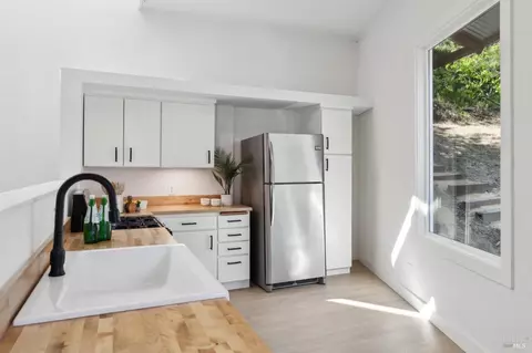 Kitchen - 7 Upper Ridgeway Ave, Fairfax, CA 94930 photo 8 of 9