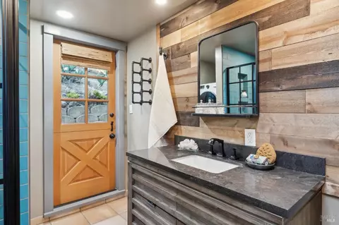 Bath - 7 Upper Ridgeway Ave, Fairfax, CA 94930 photo 3 of 4