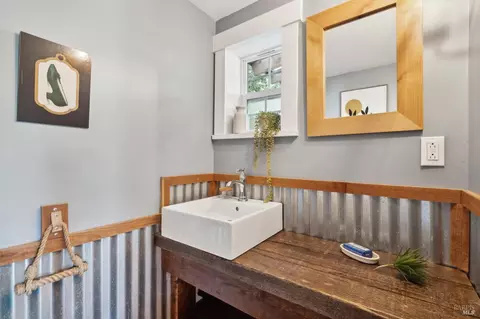Bath - 7 Upper Ridgeway Ave, Fairfax, CA 94930 photo 1 of 4