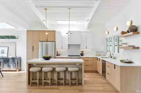 1069 Las Gallinas Ave, San Rafael, CA 94903