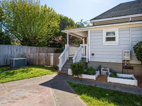 Exterior - 822 E Laurel St, Fort Bragg, CA 95437 photo 4 of 7