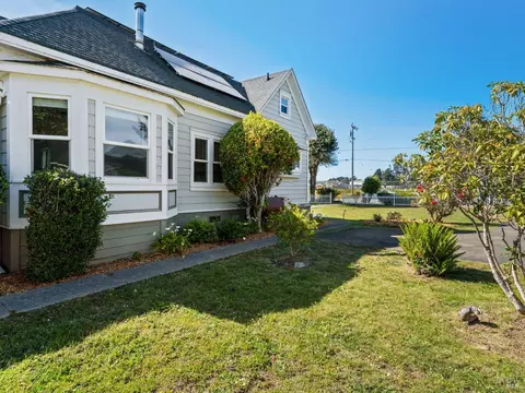 Exterior - 822 E Laurel St, Fort Bragg, CA 95437 photo 5 of 7