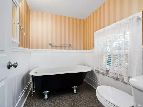 Bath - 822 E Laurel St, Fort Bragg, CA 95437 photo 2 of 4