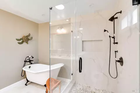 Bath - 844 Corrigan Ct, Benicia, CA 94510 photo 3 of 7