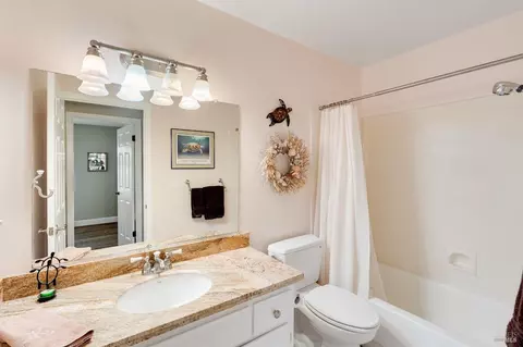 Bath - 844 Corrigan Ct, Benicia, CA 94510 photo 6 of 7