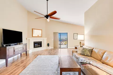 Living - 844 Corrigan Ct, Benicia, CA 94510 photo 2 of 5