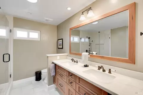 Bath - 844 Corrigan Ct, Benicia, CA 94510 photo 2 of 7