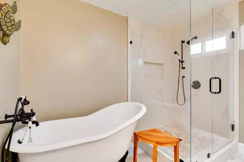 Bath - 844 Corrigan Ct, Benicia, CA 94510 photo 5 of 7