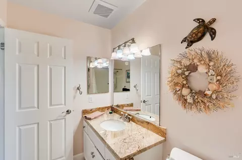 Bath - 844 Corrigan Ct, Benicia, CA 94510 photo 7 of 7