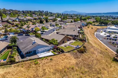 View/Area - 844 Corrigan Ct, Benicia, CA 94510 photo 8 of 9