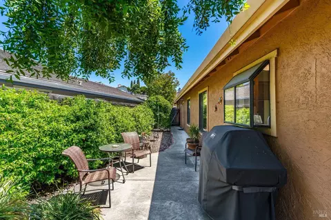 Exterior - 844 Corrigan Ct, Benicia, CA 94510 photo 12 of 18
