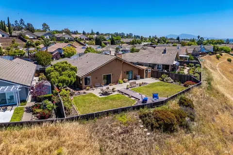 View/Area - 844 Corrigan Ct, Benicia, CA 94510 photo 7 of 9