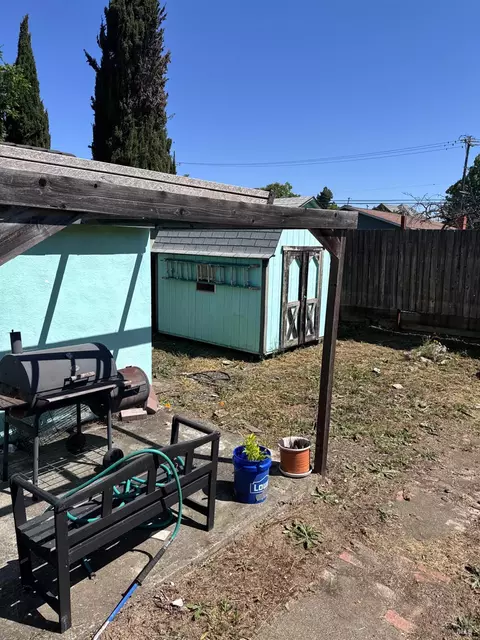 Exterior - 812 Grant St, Vallejo, CA 94590 photo 2 of 4