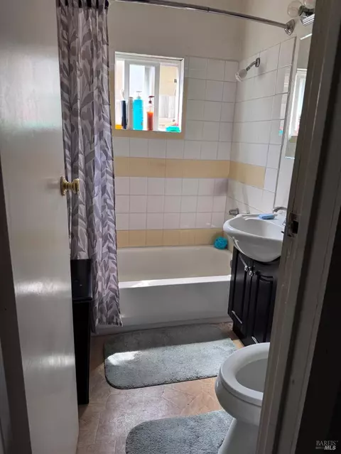 Bath - 812 Grant St, Vallejo, CA 94590 photo 1 of 1