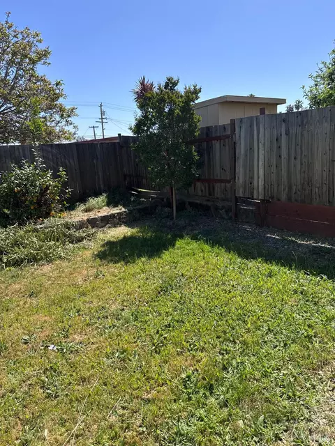 Exterior - 812 Grant St, Vallejo, CA 94590 photo 3 of 4