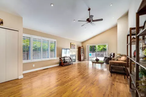 Living - 643 Gregory Cir, Sonoma, CA 95476 photo 3 of 7