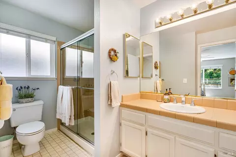 Bath - 643 Gregory Cir, Sonoma, CA 95476 photo 3 of 3